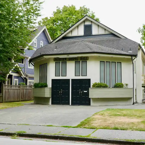 PRIME LOCATION HOME ON LARGE LOT