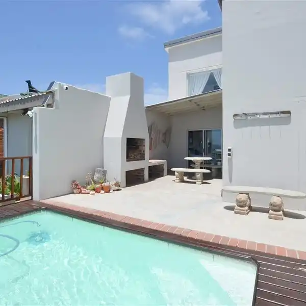 BREATHTAKING BEACHFRONT RETREAT