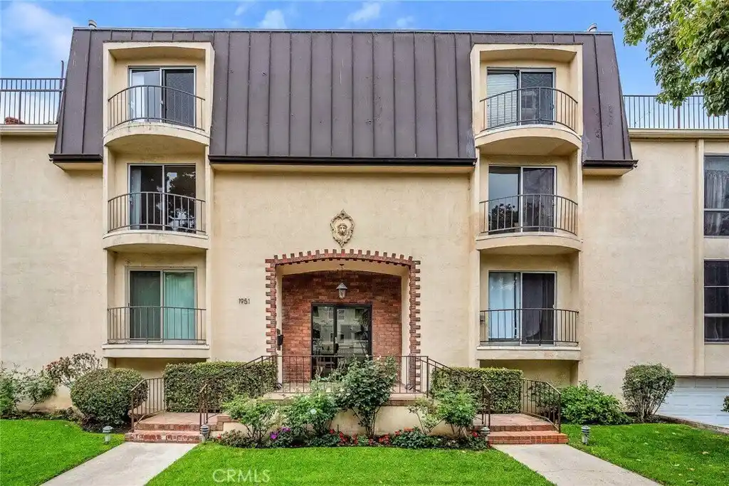 Beautiful Townhouse-style Condo