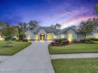Luxurious Golf Course Living in a Prestigious Community