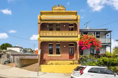 Freestanding Late-Victorian Terrace