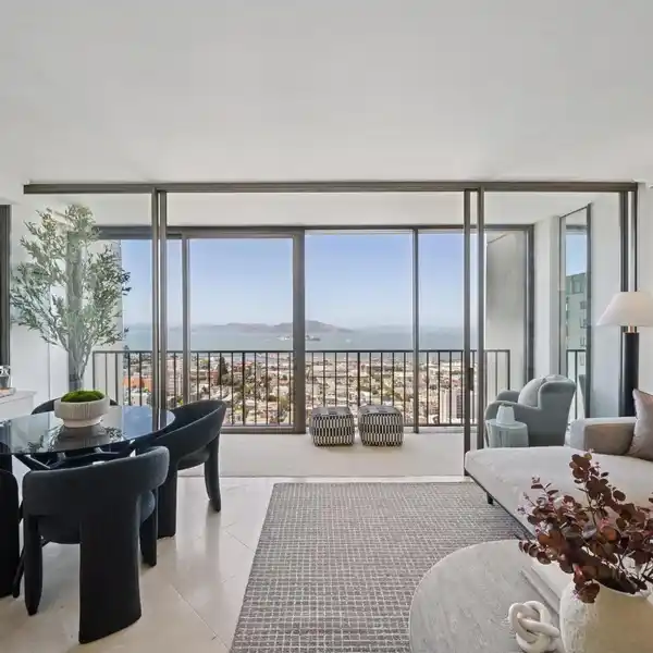 SOPHISTICATED CONDO WITH SWEEPING VIEWS