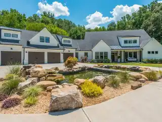 Immaculate Home Full of Upgrades