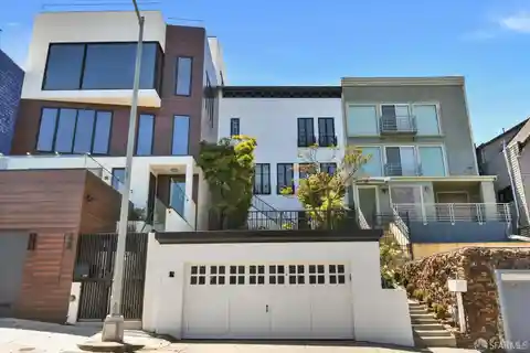 Beautifully Updated Home in Clarendon Heights