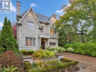 Exquisite Custom-Built Residence in Prestigious Deer Park