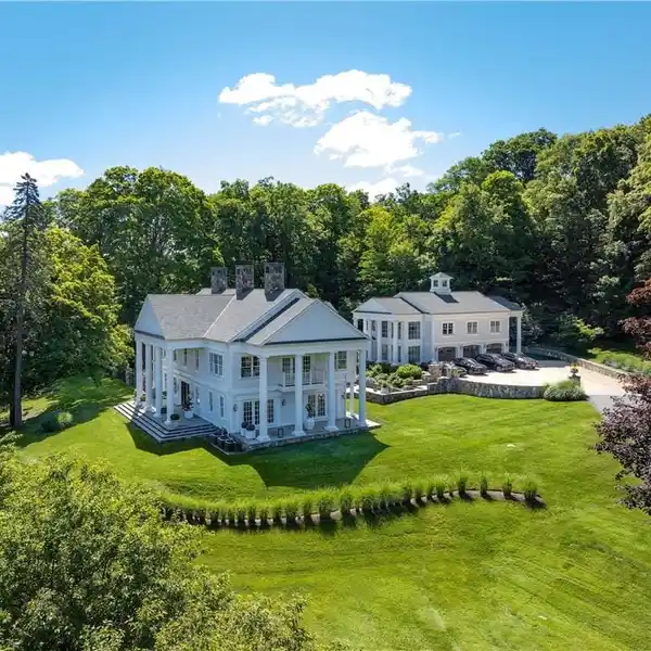 MODERN LUXURY LIVING IN A CLASSICAL COLONIAL HOME