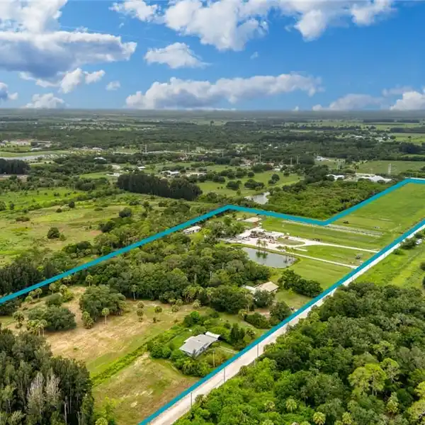 29 VERSATILE ACRES IN PRIME LOCATION