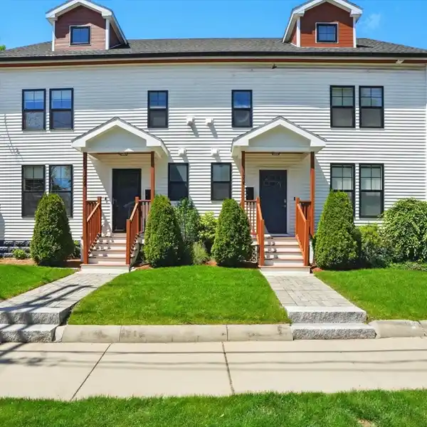 STUNNING TOWNHOME IN UNBEATABLE LOCATION
