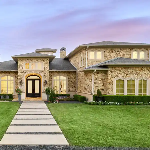 ELEGANT INTERIORS WITH HARDWOOD AND DESIGNER FIXTURES