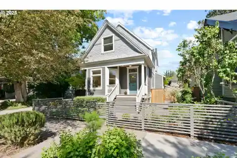 Delightful Victorian in the Historic Irvington Neighborhood