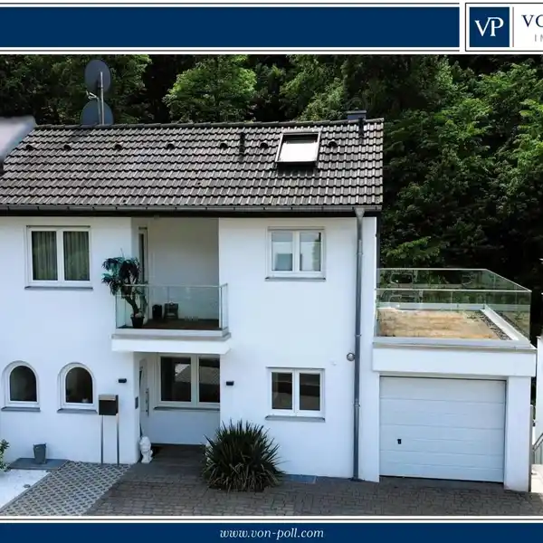 ELEGANT SEMI-DETACHED HOUSE WITH HIGH-QUALITY FURNISHINGS