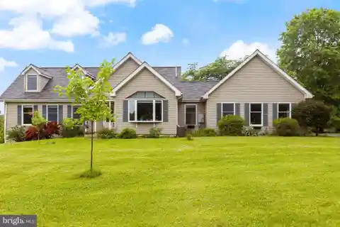 Farm-Ready Retreat with Modern Comforts