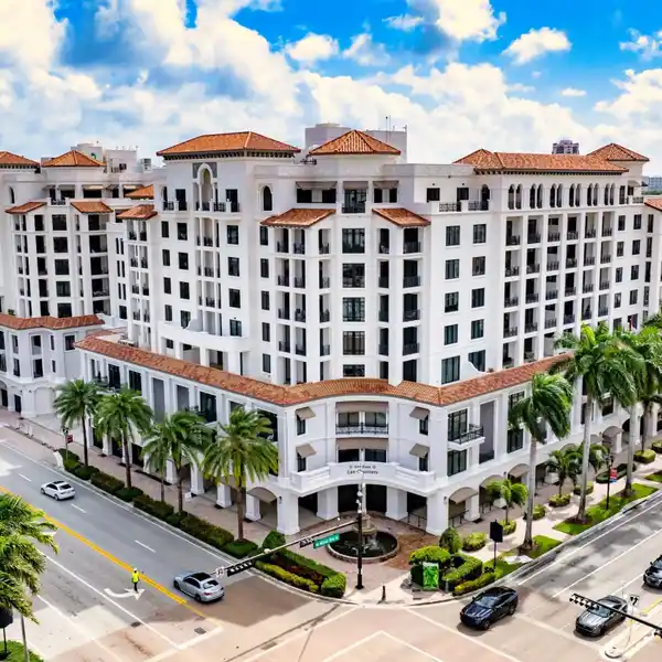 SOPHISTICATION AND LUXURY AT AN EXCLUSIVE ADDRESS