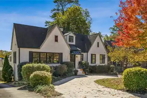 Elegant Home with Light-Filled Spaces and Timeless Design