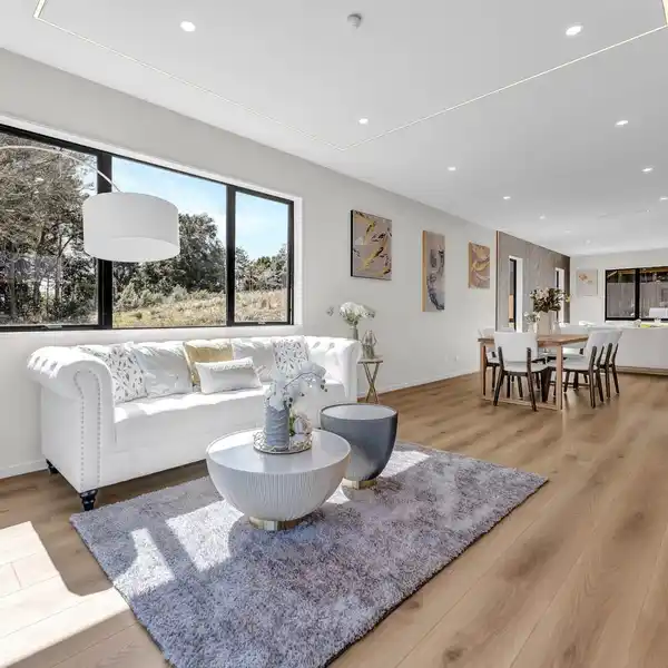 LUXURIOUS HOME AT THE END OF A QUIET STREET