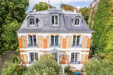 Character-filled 1930s Home with Garden Access