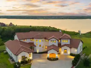 Unmatched Elegance and Comfort on Lake Lewisville