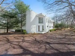 Bright and Open Contemporary Home for Rent