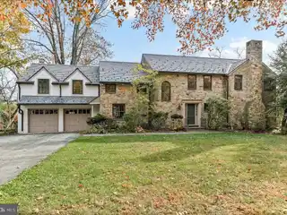 Classic 1950s Residence Surrounded by Curated Natural Beauty