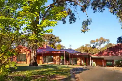 An Architectural Statement on Ten Acres
