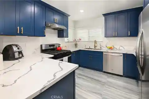 Extensively Renovated End Unit in Summerwind