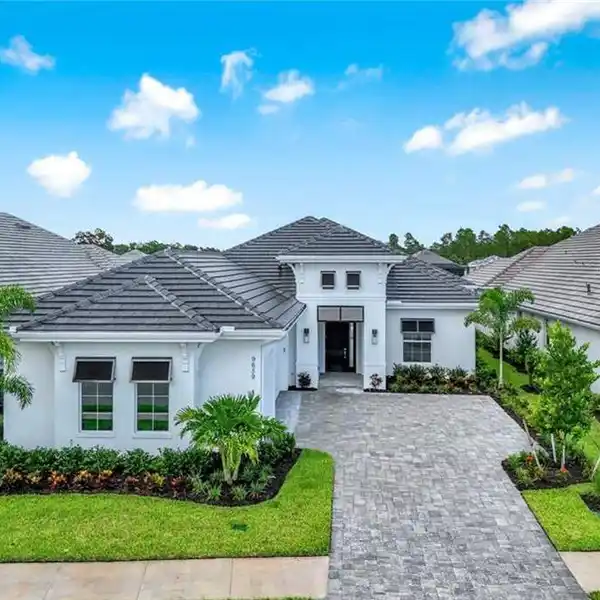 NEWLY COMPLETED HOME IN CAYMAS