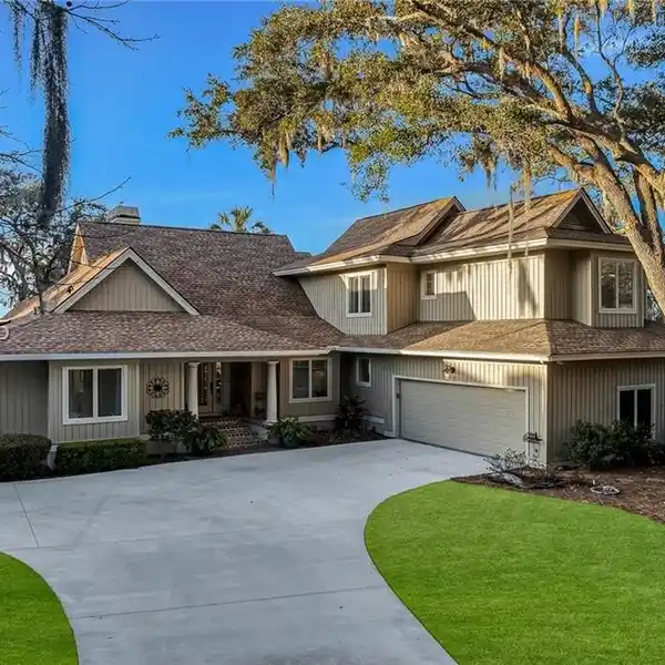 ELEGANT YET COMFORTABLE MARSH-TO-SOUND VIEW HOME
