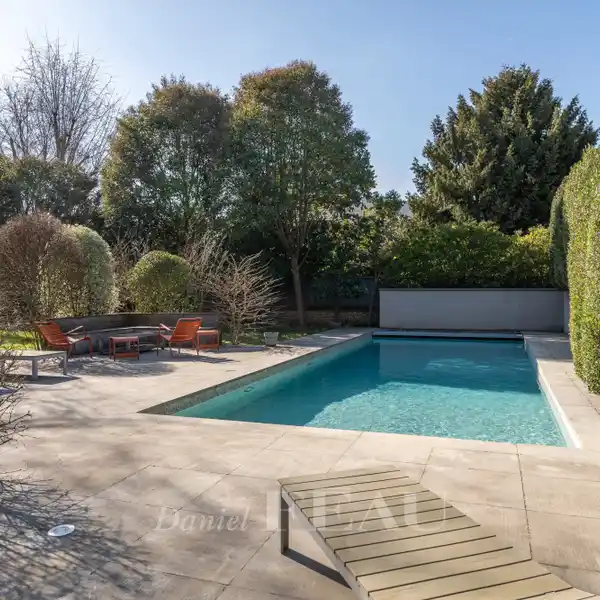 BEAUTIFUL SETTING WITH POOL