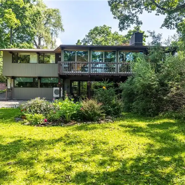 COMFORT AND VERSATILITY ON NEARLY 2.5 ACRES