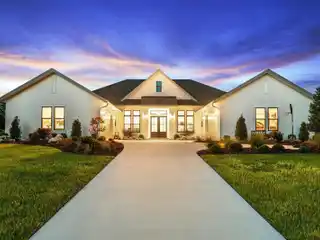 Timeless Style with Modern Features in Flint Rock