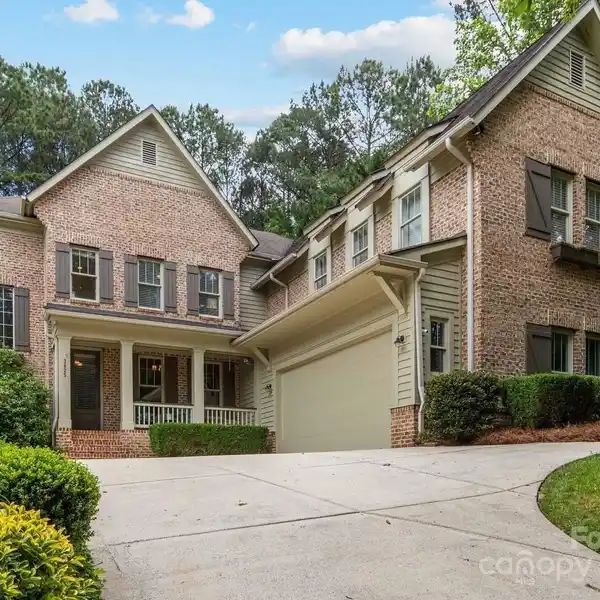 CUSTOM HOME IN OVERLOOK AT MOUNTAIN ISLAND LAKE
