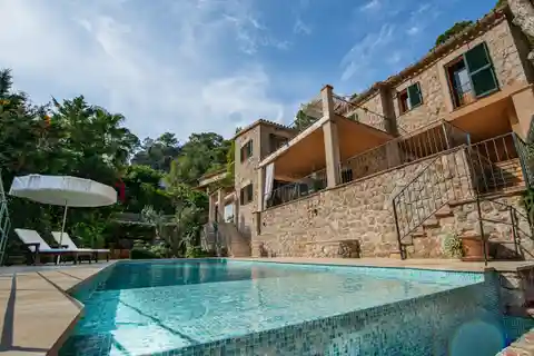 Magnificent Villa with Pool and Open Sea Views