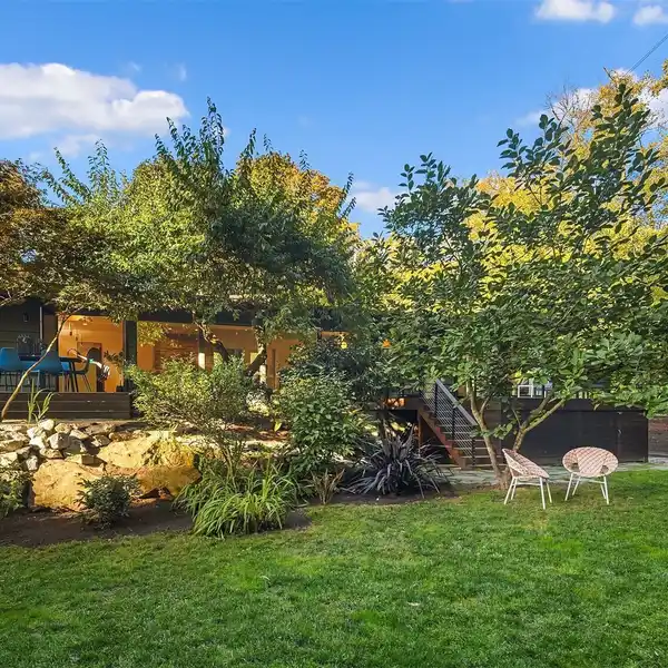 PALM SPRINGS-INSPIRED MIDCENTURY MODERN