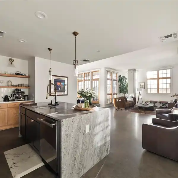 LUXE PENTHOUSE LIVING WITH SWEEPING MOUNTAIN VIEWS