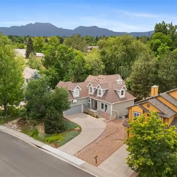 DISTINCTIVE HOME IN A COVETED LOUISVILLE LOCATION