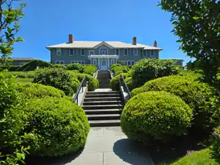 Prime East Hampton Oceanfront Compound for Lease