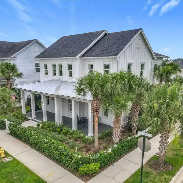CUSTOM HOME ON A CORNER ESTATE LOT IN OAKLAND PARK