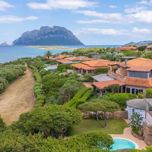 SEA-VIEW VILLA WITH DIRECT BEACH ACCESS