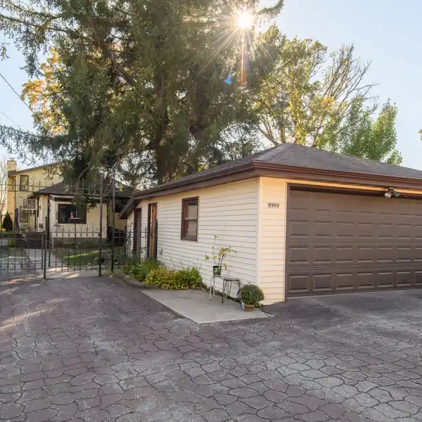 BEAUTIFUL HOME ON SCENIC POTTERS LAKE