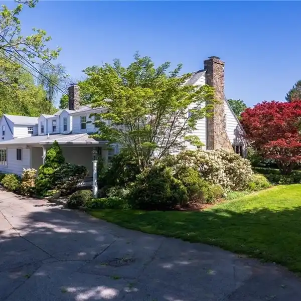 PRIVATE COLONIAL RETREAT IN DESIRABLE BRISTOL HIGHLANDS