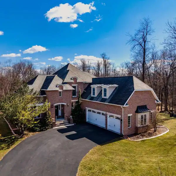 ELEGANCE AND COMFORT ON 1.5 ACRES