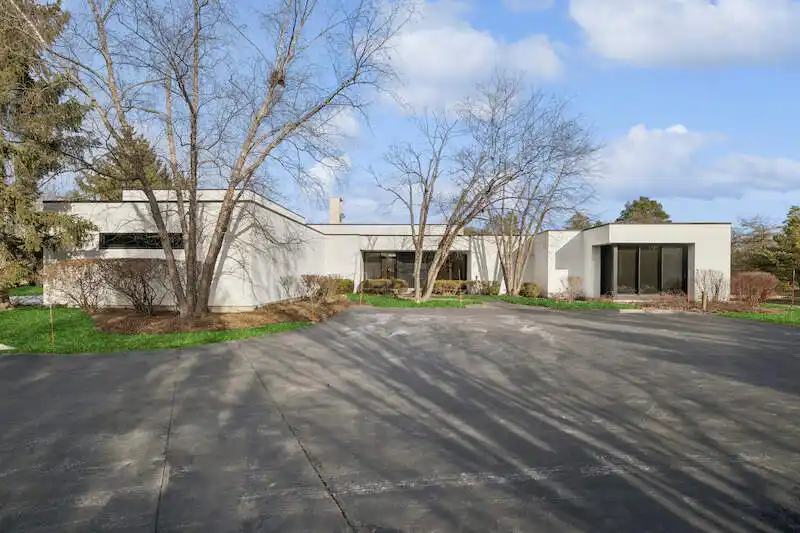 Spectacular Modern Masterpiece