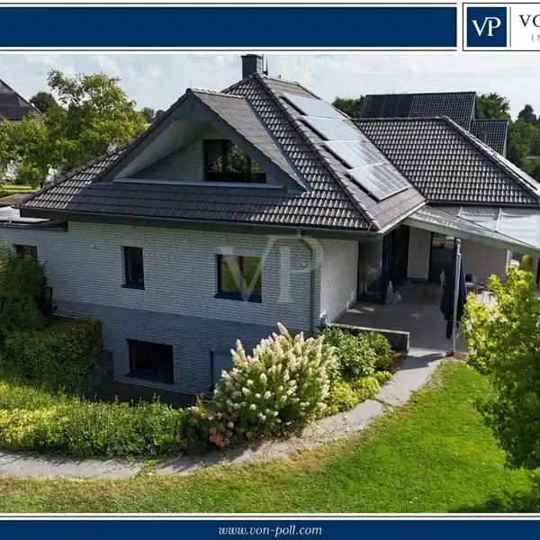 EXTREMELY WELL-MAINTAINED MODERN AND FUNCTIONAL HOME