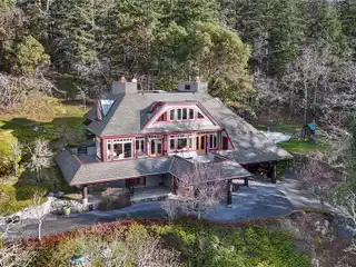 Private Peninsula Retreat with Wraparound Views