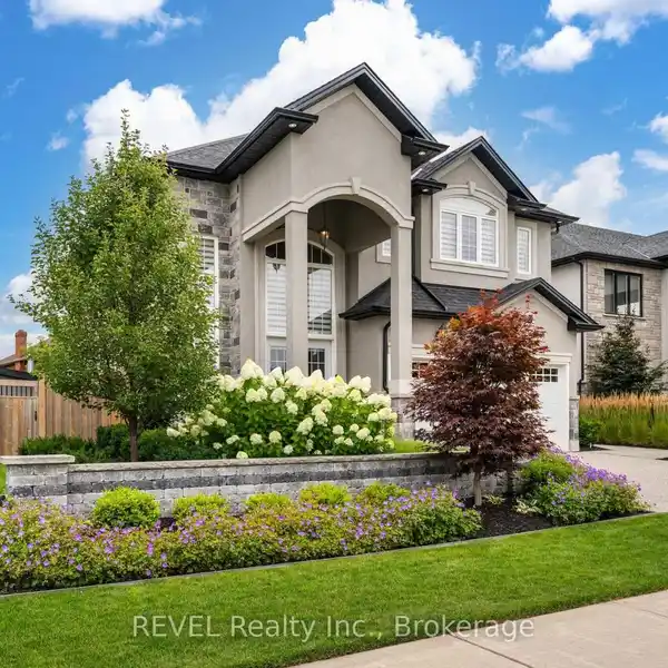 LUXURIOUS CUSTOM HOME IN THE HEART OF ST. DAVIDS