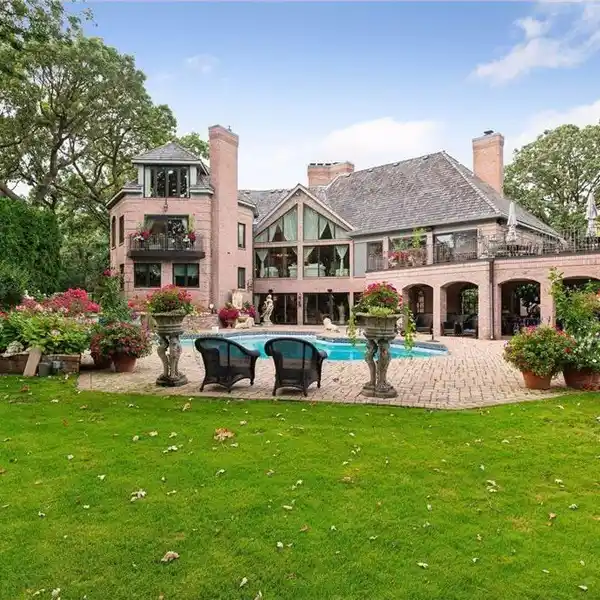 SPECTACULAR WEST EDINA ESTATE