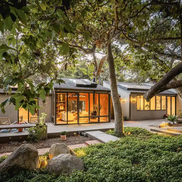 TRANQUIL CONTEMPORARY LIVING STEPS FROM SANTA BARBARA