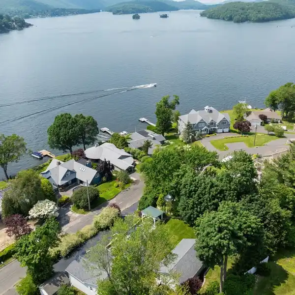 EXCEPTIONAL FULLY RENOVATED RANCH-STYLE RETREAT
