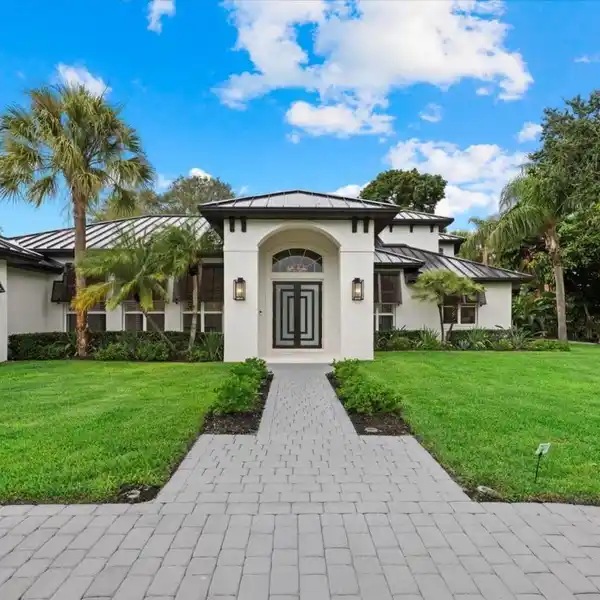 A SLICE OF PARADISE IN CORAL COVE