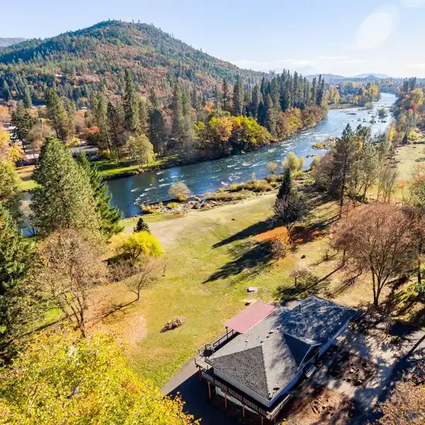 SPECIAL PROPERTY ON THE ROGUE RIVER